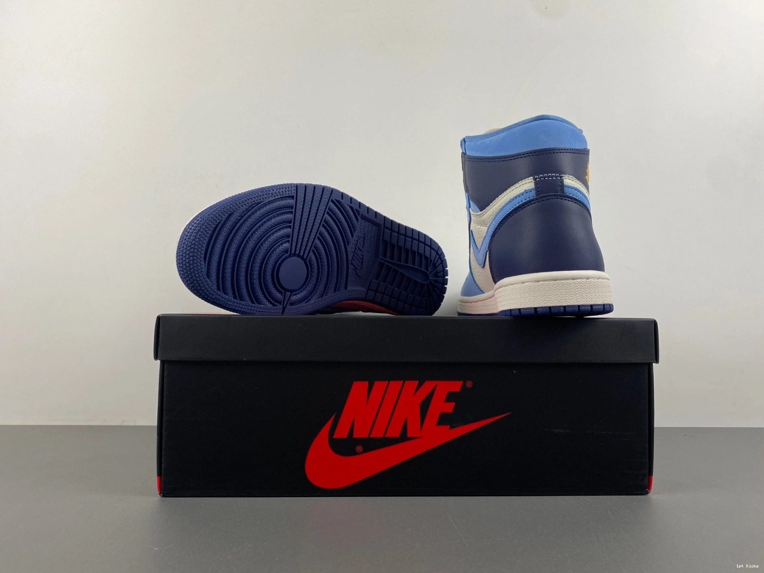 First Flight Air 1 in FD2596-400 Jordan High OG 1101